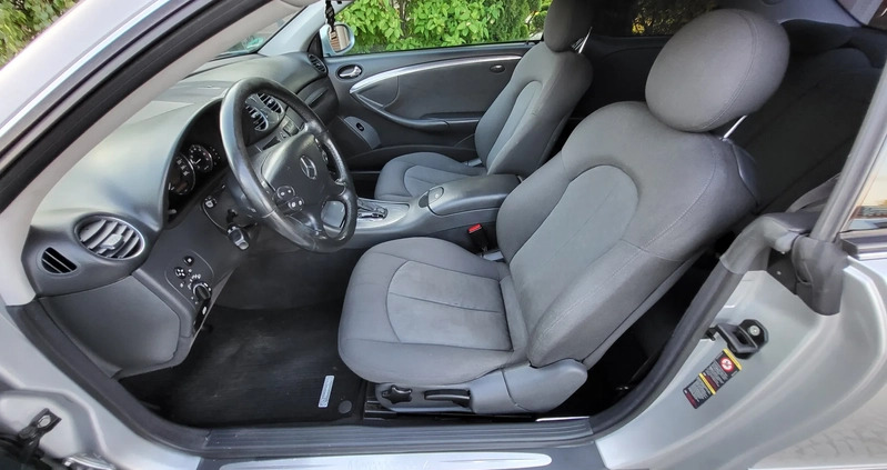 Mercedes-Benz CLK cena 15800 przebieg: 240000, rok produkcji 2004 z Janikowo małe 704